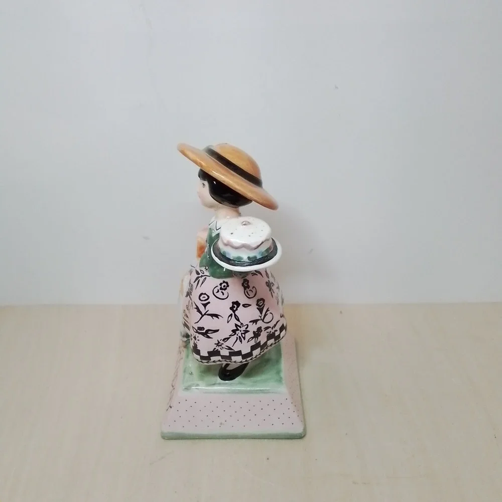 ME Ink Happy Birthday Girl Figurine‎ Holding Cake Umbrella 1995 Collectible